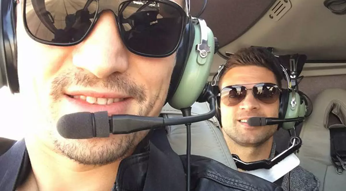 Stelistul Adi Popa și ”bulgarul” Claudiu Keșeru au făcut Crăciunul în elicopter. Tricolorii au luat și lecții de magie de la celebrul iluzionist David Copperfield / GALERIE FOTO