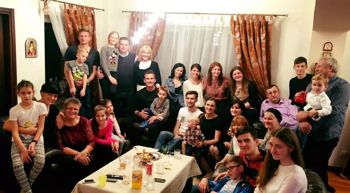 Poza anului: s-a reunit familia Goian! 28 de persoane, de la copii la părinți