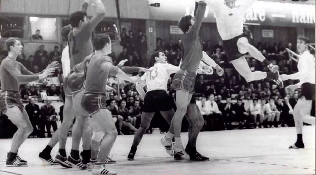 FR Handbal a renunţat la ideea retragerii tricoului cu numărul 10 de la echipa națională