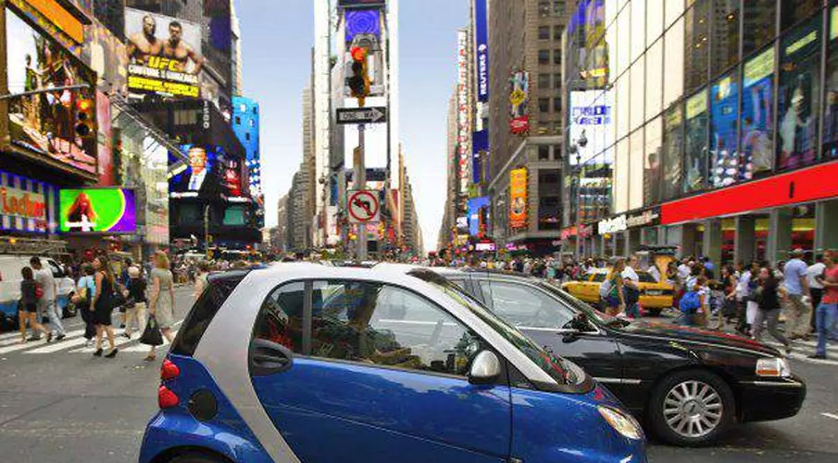 Mașinile «verzi» prind viteză! Tot mai mulți șoferi își cumpără autoturisme electrice