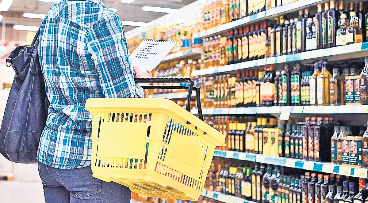 Căderea leului ne scumpește viața | Prețurile alimentelor, dar și ale bunurilor de consum ar putea crește în perioada următoare