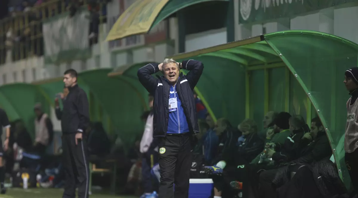 FRF l-a suspendat șase luni pe Marius Șumudică în dosarul pariurilor! Liderul Ligii I, Astra Giurgiu, rămâne fără antrenor la ședințele de pregătire și în play-off, la meciurile din Cupa Ligii și la cele din cupele europene. Reacția clubului