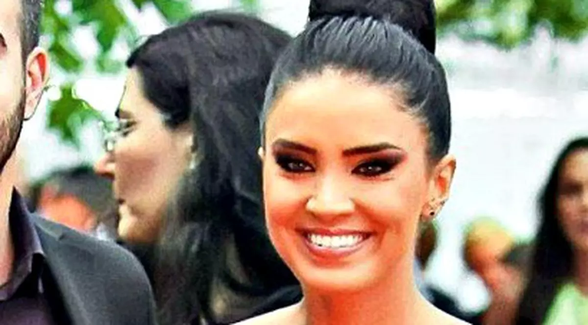 Adelina Pestrițu petrece Revelionul departe de București, cu un alt bărbat!