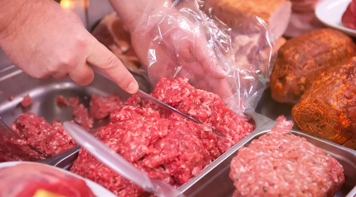 6 tone de carne stricată, confiscată dintr-un abator