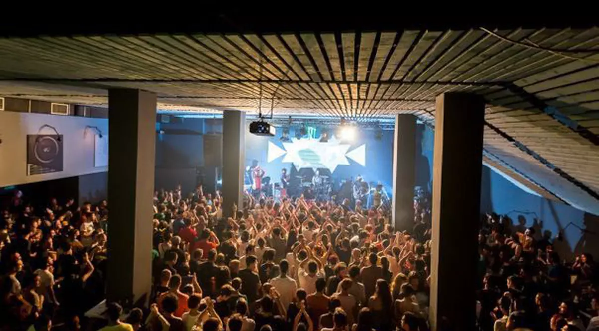 COLECTIV | Avea șanse minime să supraviețuiască, dar acum și-a revenit ca prin miracol. O tânără rănită în incendiu a renăscut