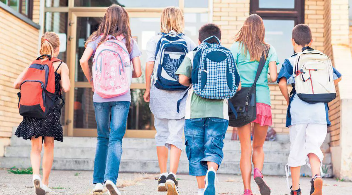 Trei elevi din Capitală, intoxicați cu o substanță necunoscută. Medicii au ajuns de urgență la școală