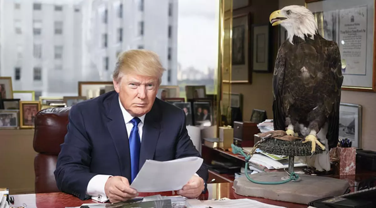 Miliardarul DONALD TRUMP, atacat de VULTUR