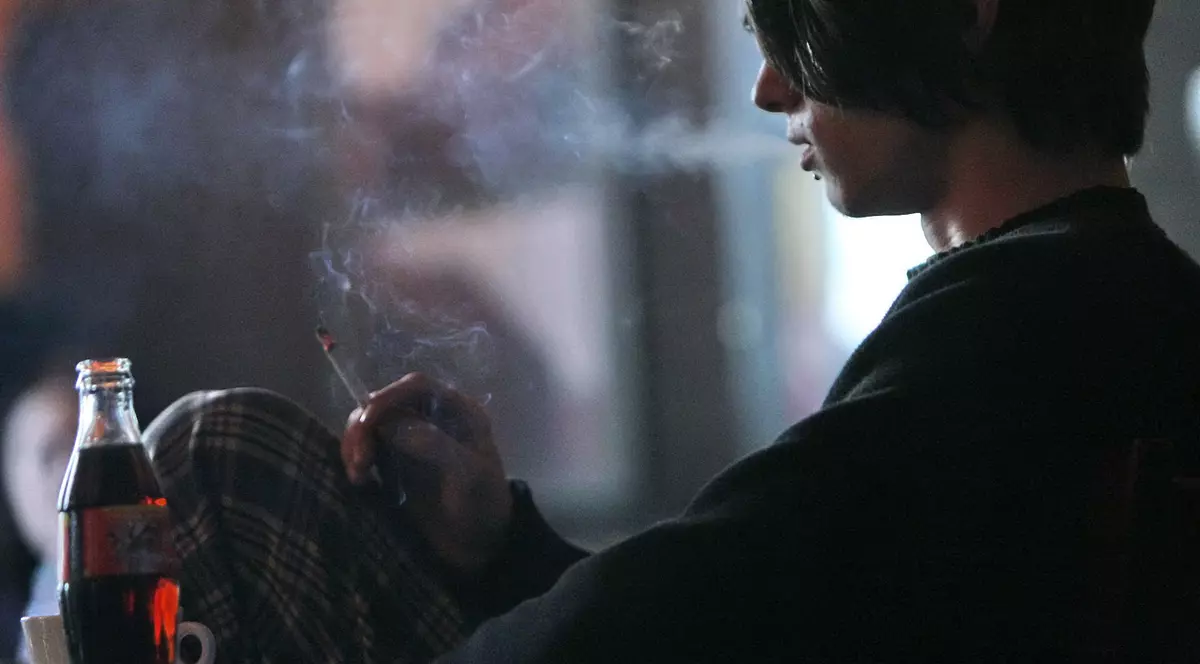 Aleşii se tem de fumători! Legea antitutun a fost amânată de Parlament