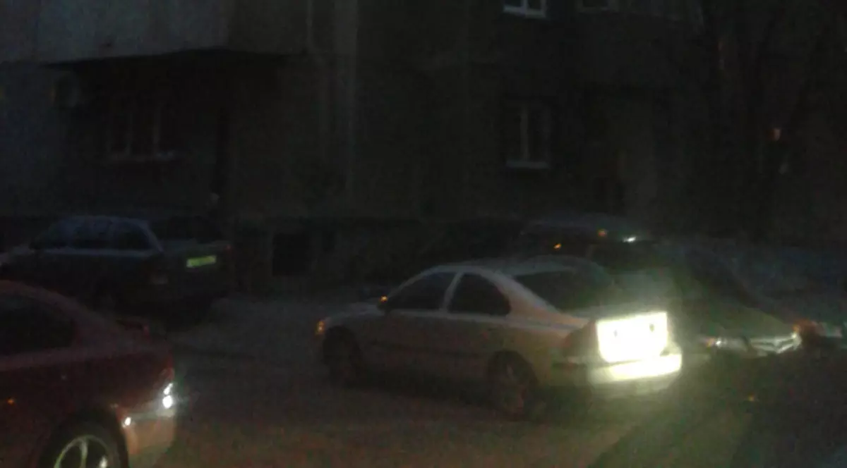 S-a sinucis în fața pompierilor! După ce și-a incendiat apartamentul, o femeie s-a aruncat de pe un bloc din cartierul Tineretului, cu un pistol în mână