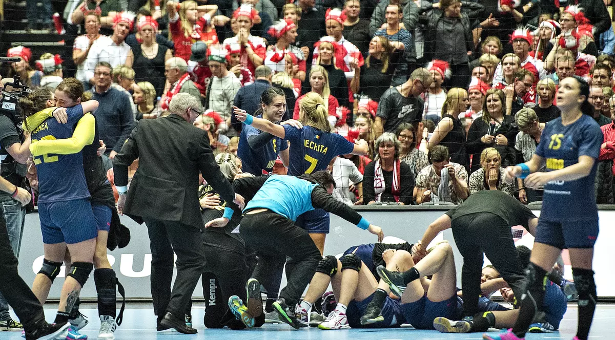 Momentul de maximă tensiune al meciului cu Danemarca: ”Fetele erau prăbușite. Și-au revenit miraculos”. Imaginile fericirii / FOTO& REZUMAT VIDEO