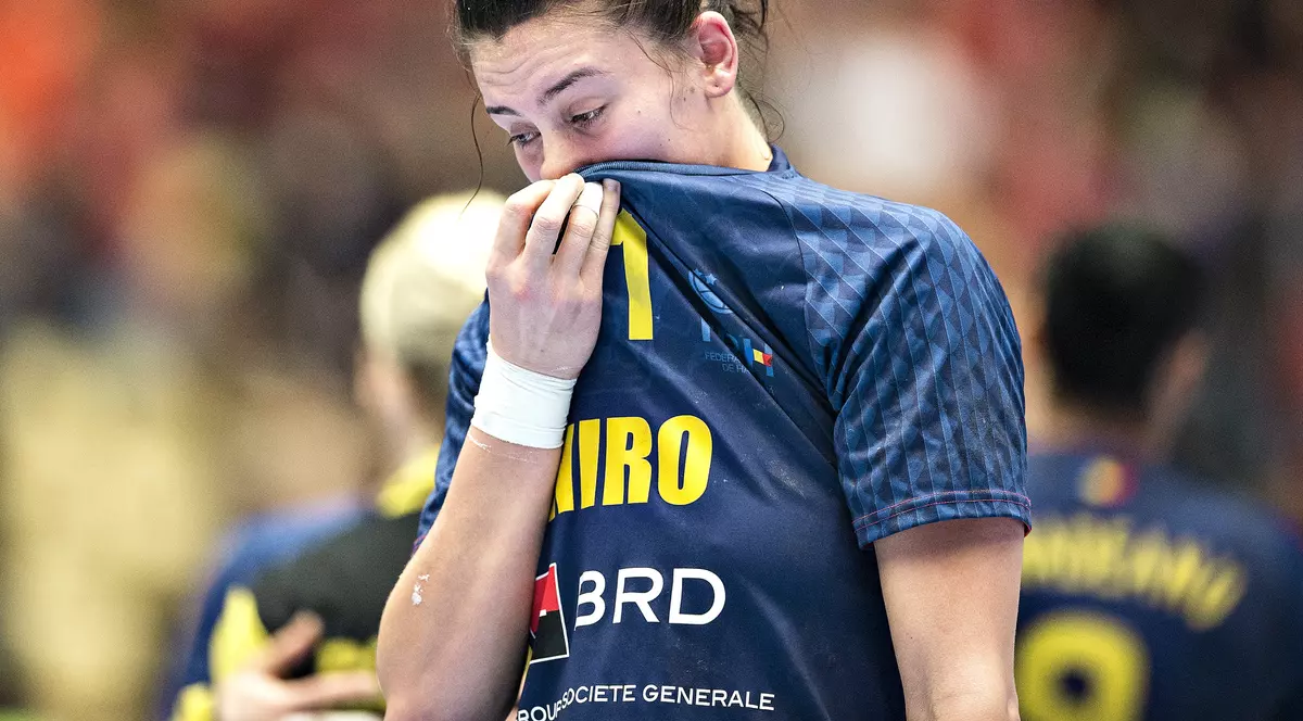 ”Secundul” Costică Buceschi, după înfrângerea dramatică din semifinalele CM de handbal, 33-35 cu Norvegia, după prelungiri: ”Fetele mi-au spus că puteam juca până dimineață! Victoria lor a fost întâmplătoare!”. Goalkeeperul Paula Ungureanu: ”Sunt supărată, dar și foarte mândră de echipa noastră! Nordicele n-au fost mai bune ca noi”. TOATE REACȚIILE: presă, antrenori, jucătoare. ”Ca în rollercoaster”! / FOTO&VIDEO