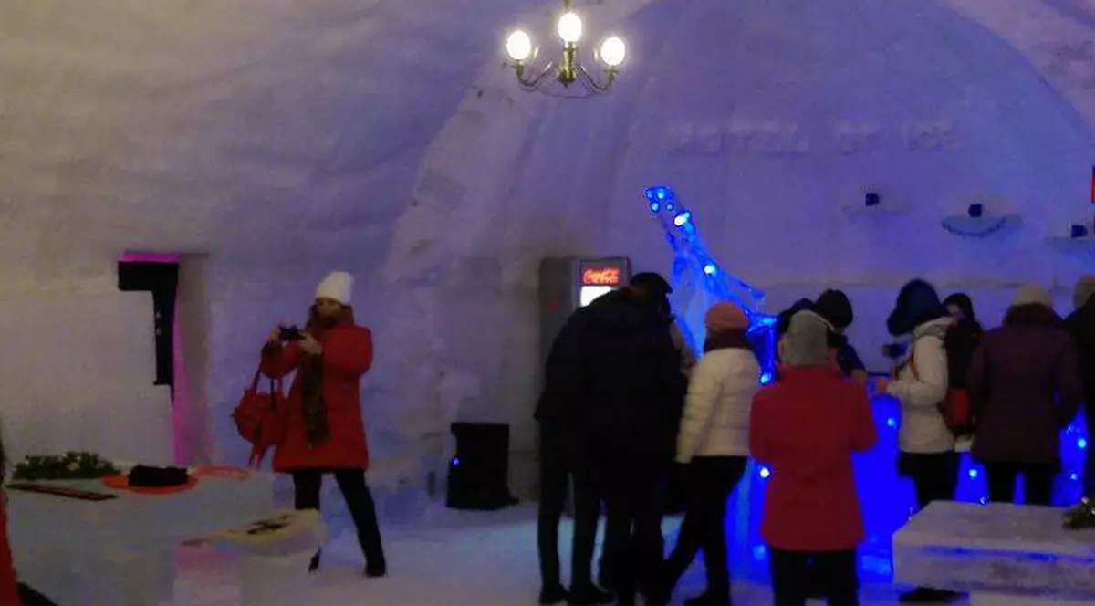 Hotelul de gheață, plin de turiști! De Crăciun, 2.000 de turiști au căutat zăpada la Bâlea Lac | FOTO&VIDEO