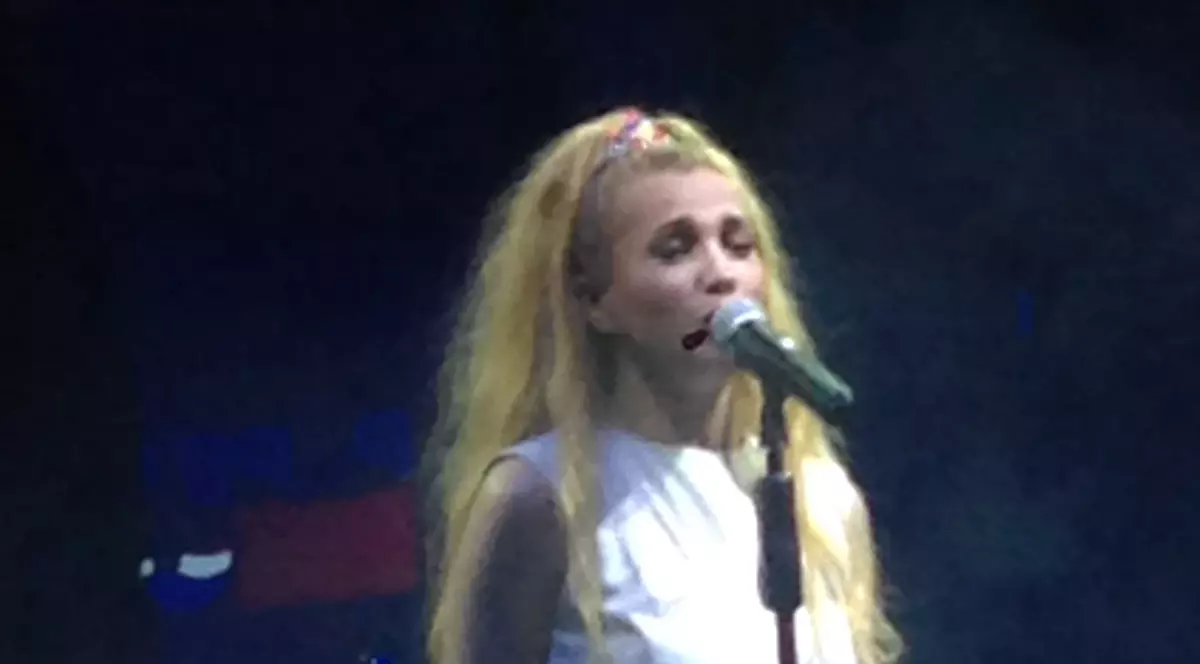 Lora, dezbrăcată de Photoshop | În poze, «slim», pe scenă, din alt film | EXCLUSIV