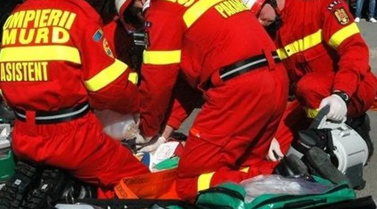 Accident grav în Mehedinţi. O maşină, spulberată de un microbuz care transporta bulgari