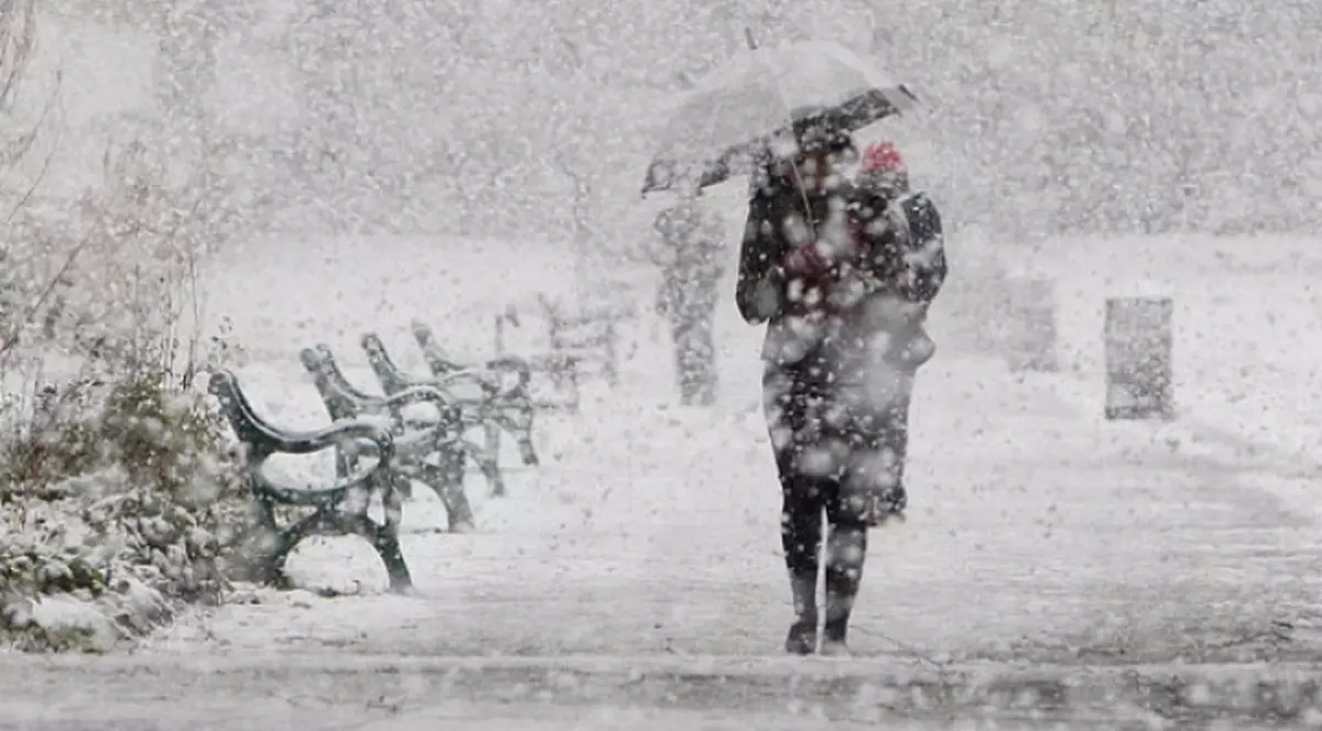 Cum va fi vremea în următoarele două săptămâni. Meteorologii au anunţat când vin ninsorile