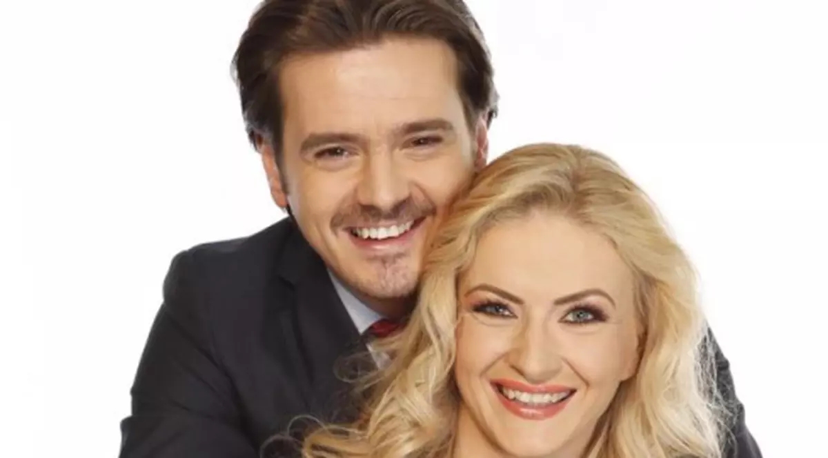 Catinca, fetiţa lui Mihai Petre, apare în premieră alături de părinţii ei într-un pictorial!