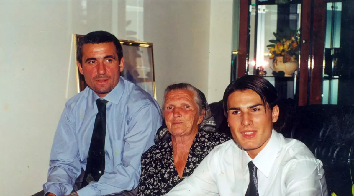 Mutu trage să ajungă la Euro 2016, pentru a-l depăși pe Hagi în topul marcatorilor de la națională! ^Vrea să intre în istorie