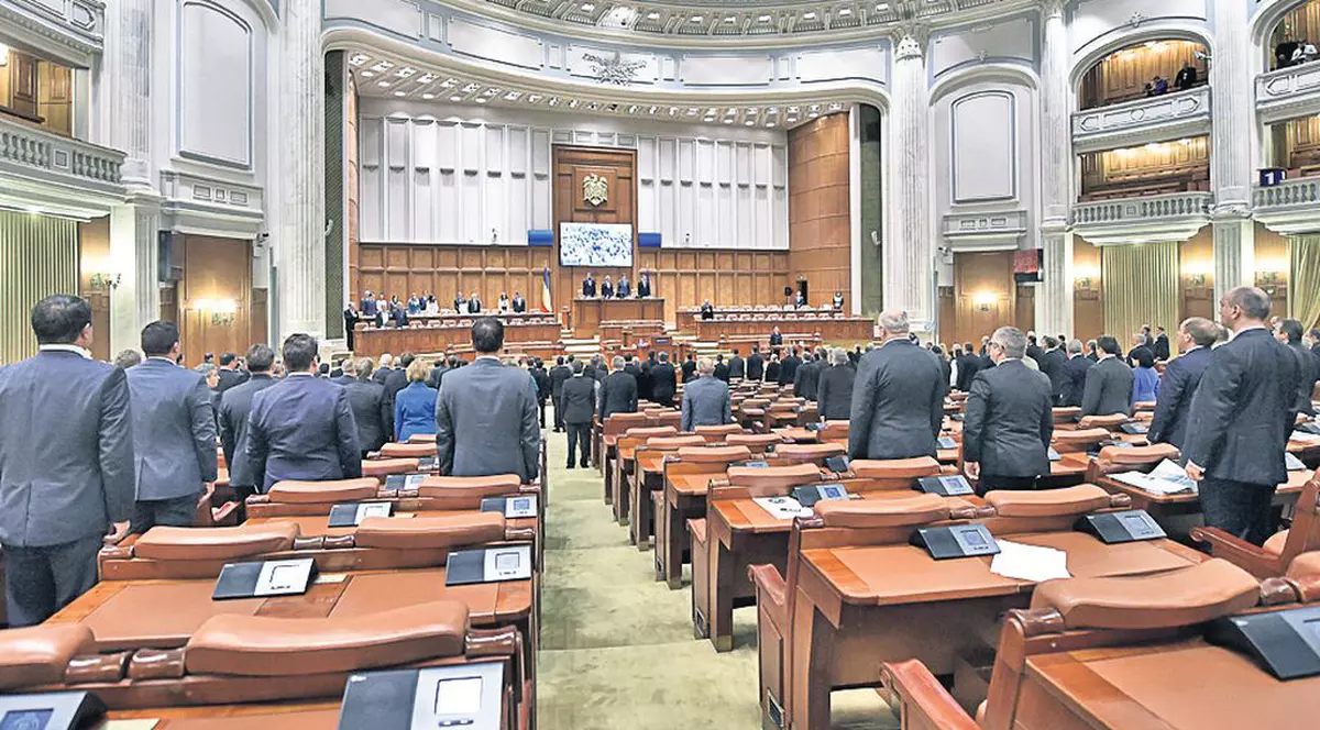 I-a durut în cot de morţii din Decembrie 1989! Parlamentarii nu au venit la muncă pentru a comemora Revoluţia