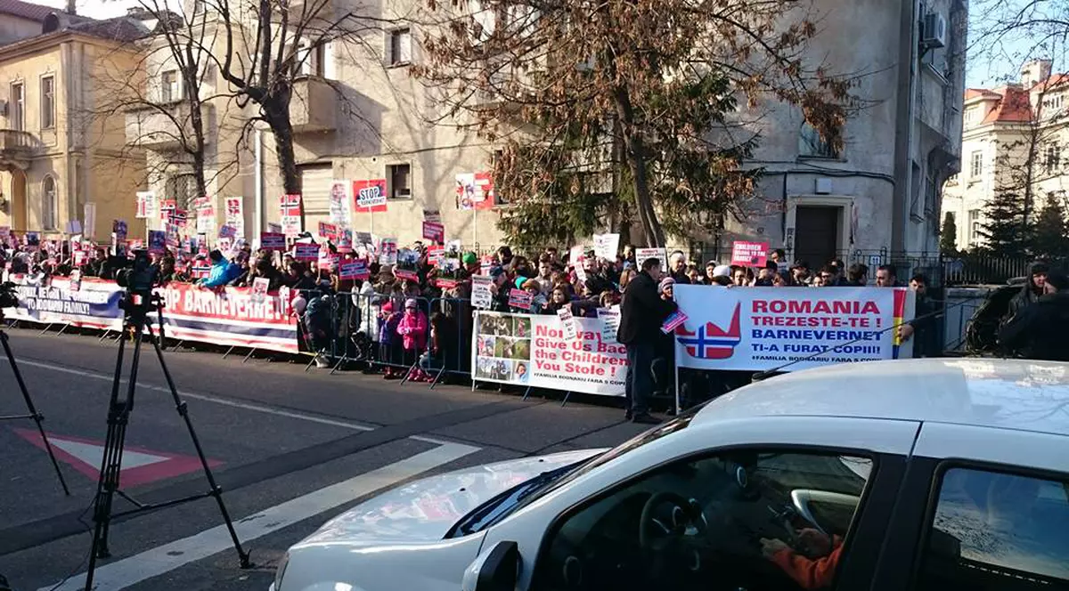 Protest în București pentru familia de români lăsată fără copii de statul norvegian