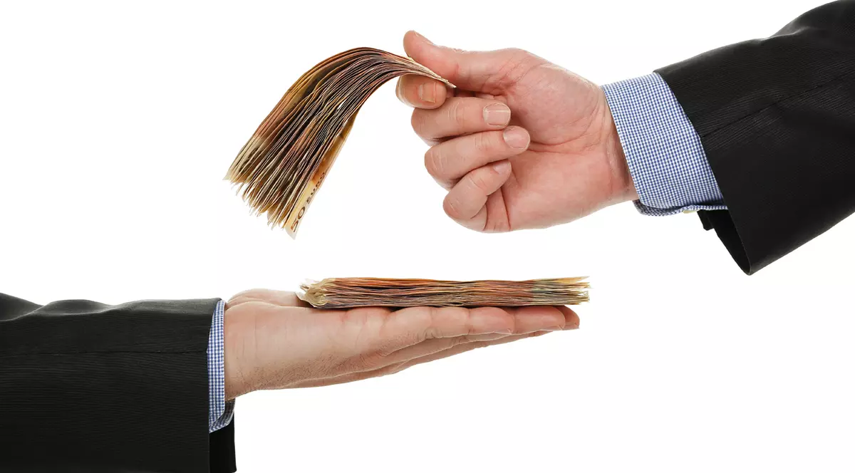 Sindicatele și patronatele au bătut palma! Creşte salariul minim, dar plătim şi taxe, şi amenzi mai mari