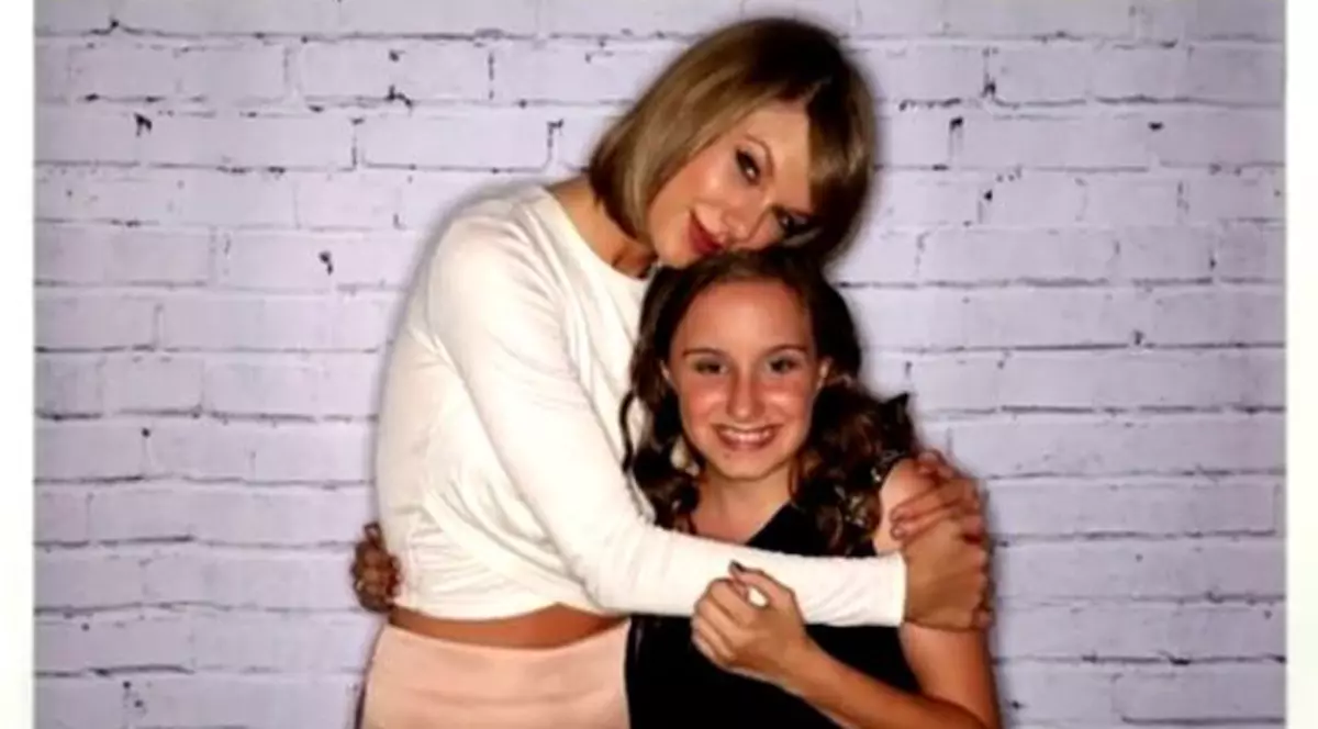 Reacția unei fete care a aflat că urma să surzească: "Nu o voi mai auzi cântând pe Taylor Swift!" Vezi ce a urmat! | VIDEO