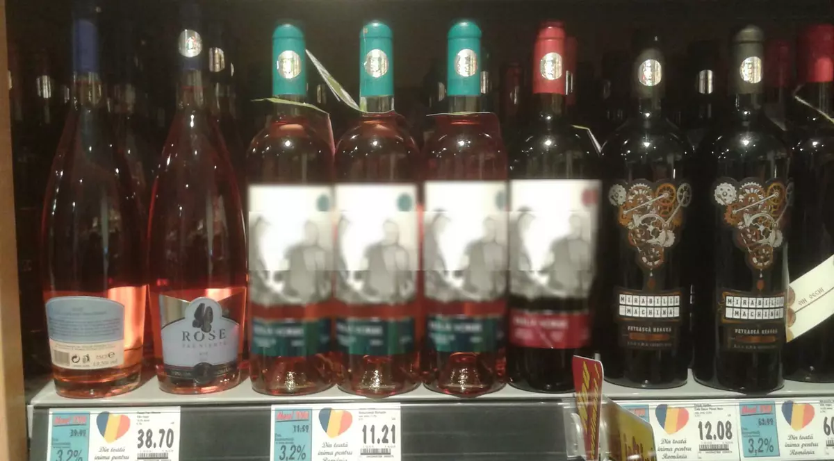 INCREDIBIL! Vinul cu chipul său se vinde cu doar 11 lei! Ce mare artist de la noi a acceptat aşa ceva!