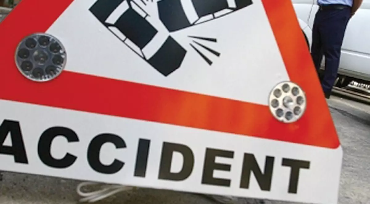 Accident grav în Bacău. O femeie a murit după ce maşina în care se afla a intrat într-un râu
