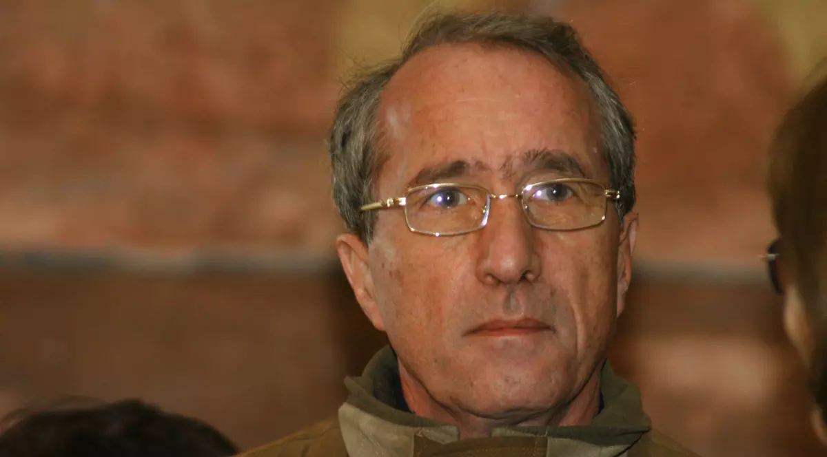 Protectorul echipei de aur a Stelei a ajuns la mâna socrului. Valentin Ceaușescu trăiește într-o vilă oferită de tatăl actualei soții. “El nu a avut niciodată bani mulţi, aşa cum a crezut lumea”