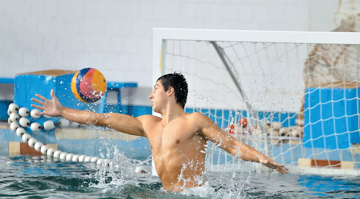 ”Il Fenomeno”, copilul care ne-a dus la turneul preolimpic. Mariuș Țic a învățat să înoate în 10 zile! Ambiția părintelui! Portarul, ofertat din străinătate