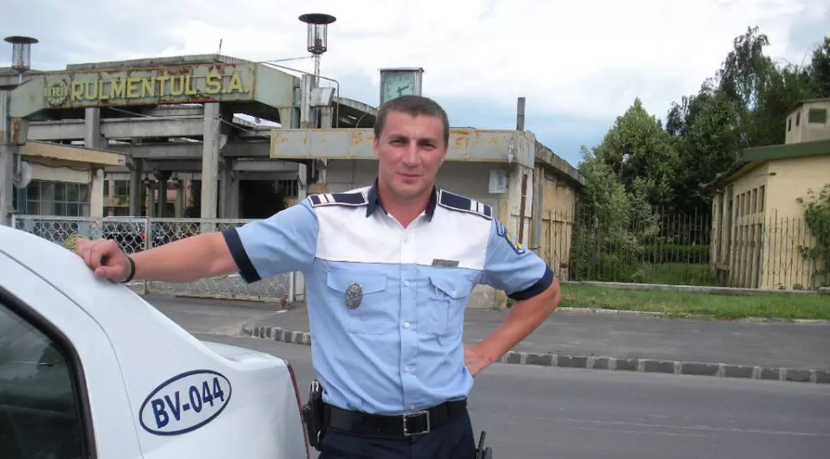 Polițistul povestitor, pus în dificultate! Vezi ce i-a scris un tânăr admirator