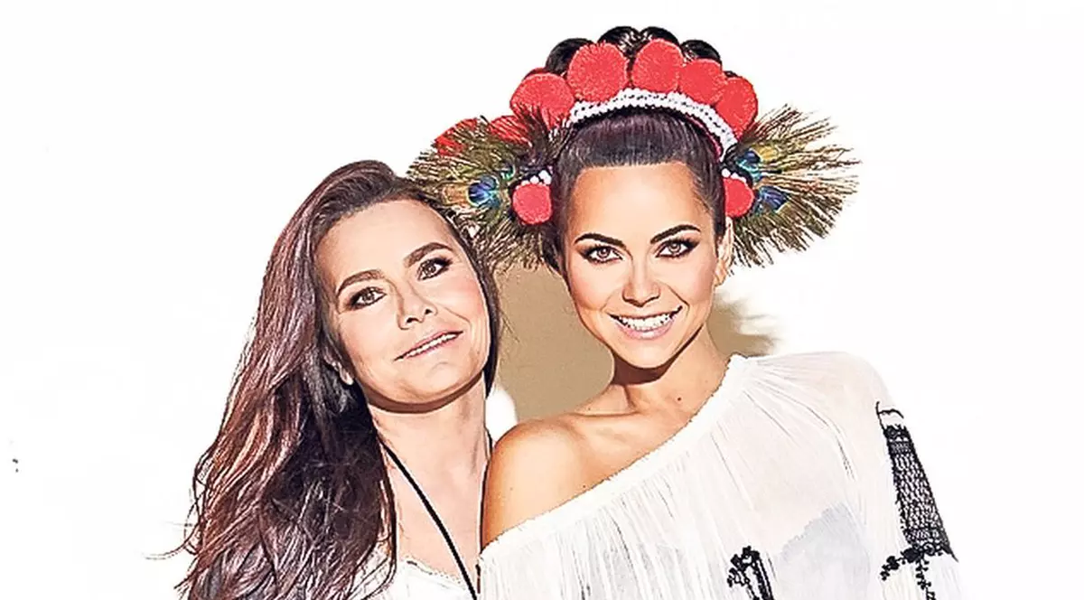 Vacanţă cu mama, în Costa Rica! S-au dus vremurile când Inna se relaxa în concediu, cu iubitul