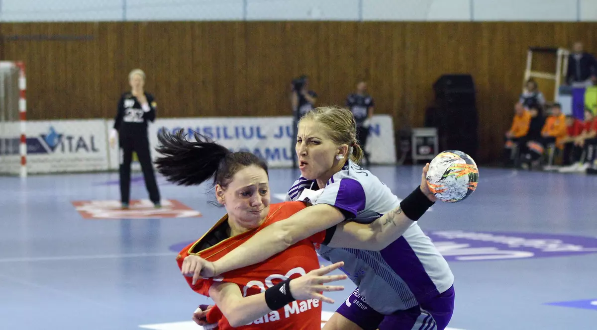 HCM Baia Mare - Fleury Loiret 31-28. Oaspetele au condus la pauză, maramureșencele au revenit și au învins pe de final. Vicecampioana României își conservă șansele de calificare în ”sferturile” Ligii Campionilor / VIDEO