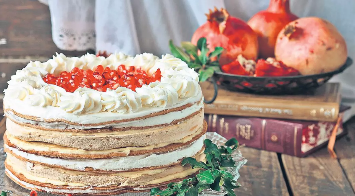 Deserturi irezistibile: Parcă ziua-i mai frumoasă cu o bezea pe masă!