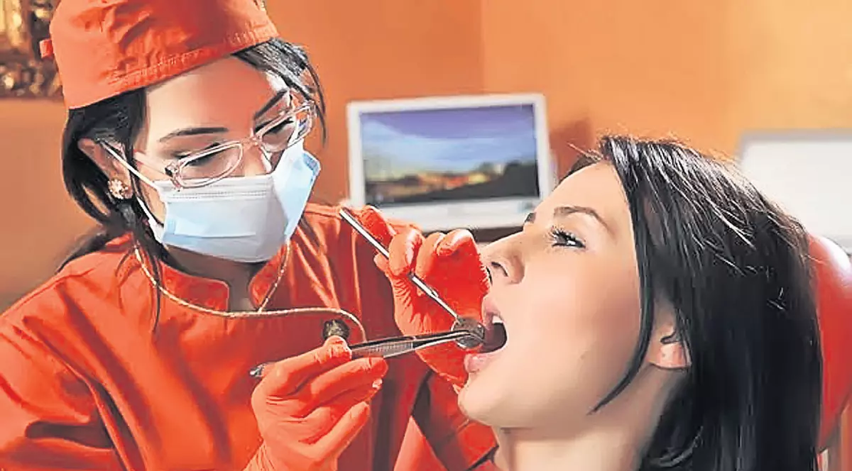 Procedură stomatologică de ultimă generaţie executată în România | Regenerarea țesuturilor cu plasmă din sângele pacientului