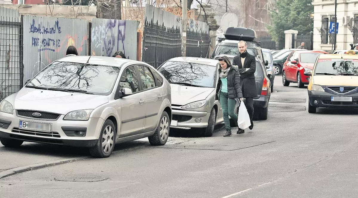 Propunerea senatorului Valeriu Todirașcu de a elibera trotuarele de mașini stârnește controverse printre oamenii legii «Măsura nu se poate aplica în București»