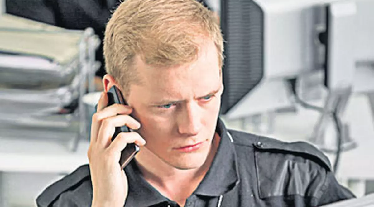 Polițiștii specializați în comunicare ai «Internelor» raportează zilnic superiorilor: Să trăiți, Facebook-ul e «armat»!