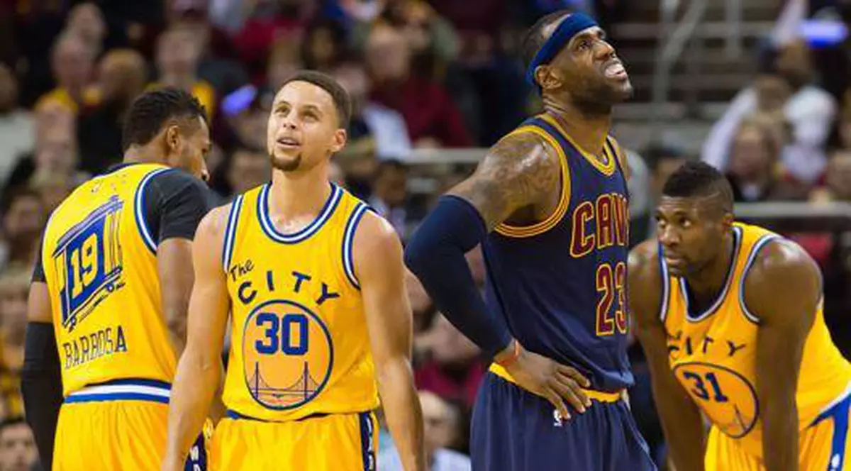 Stephen Curry l-a umilit și pe marele LeBron James! Victorie la 34 de puncte pentru campioană