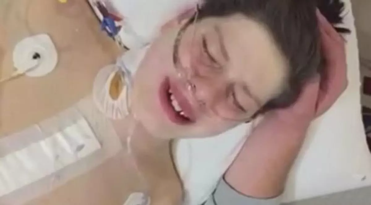 Reacţia emoţionantă a unui adolescent, când îşi dă seama că a supravieţuit după un transplant de inimă | VIDEO