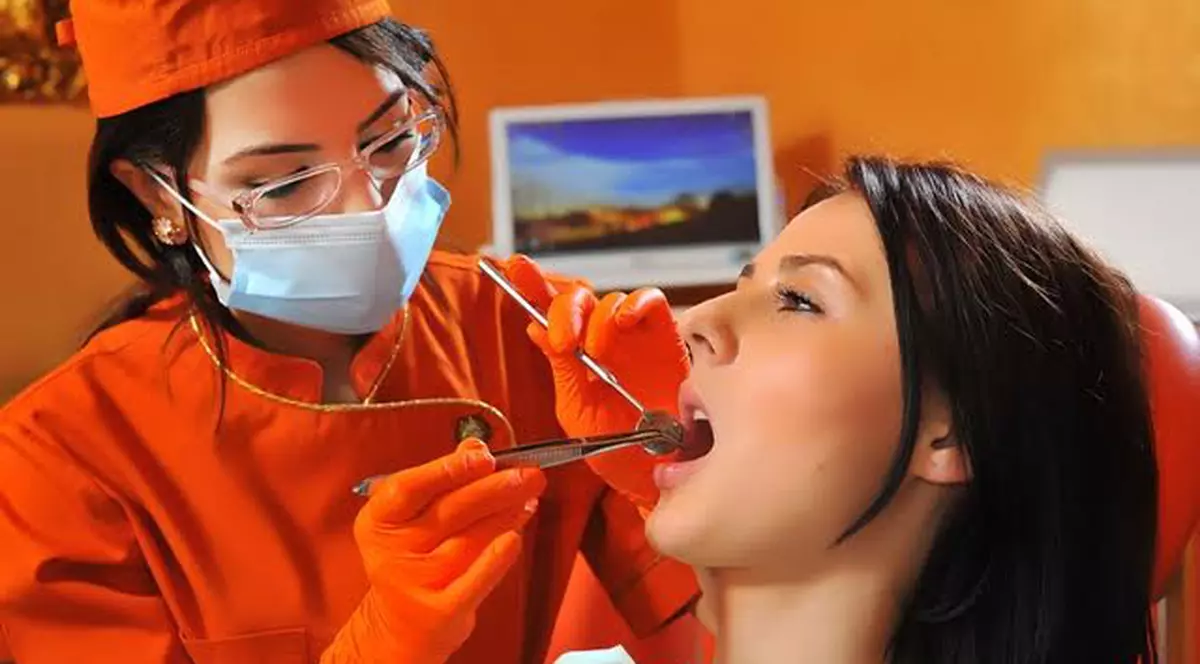 Albirea dentară nu strică dinţii!