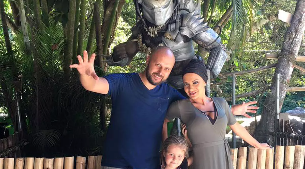 Andreea Antonescu a schimbat bărbații! Lângă cine se fotografiază acum artista!