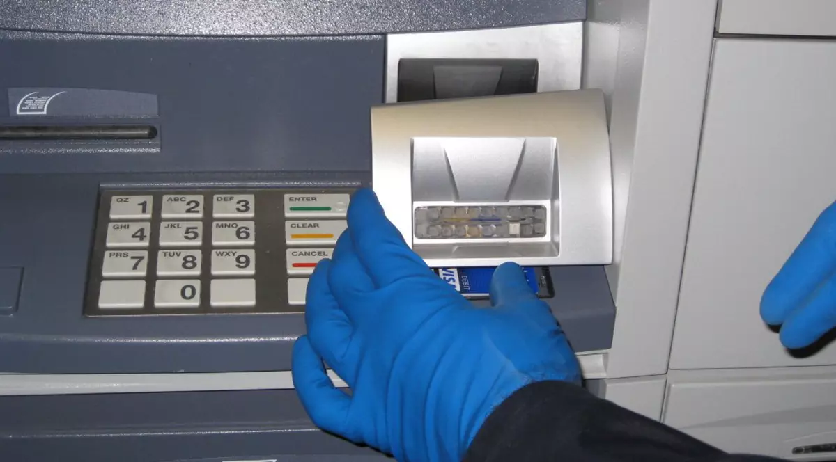 Un român a furat 5.000.000 $ din conturi bancare din SUA. Ce pedeapsă riscă