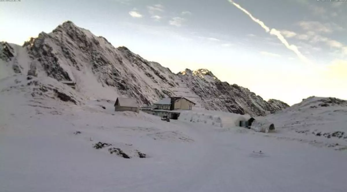 72 de turiști, blocați la Bâlea Lac. Au fost salvați cu două elicoptere | LIVE VIDEO