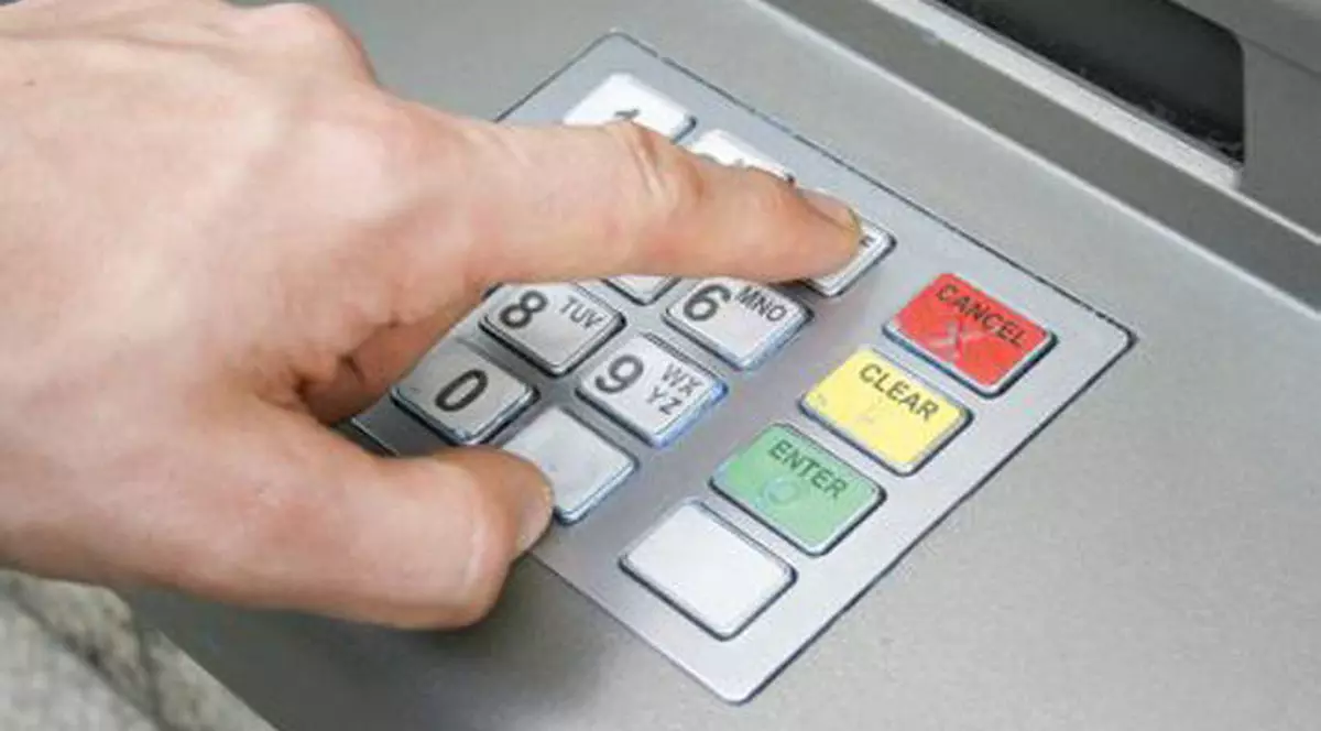 fura banii din conturi