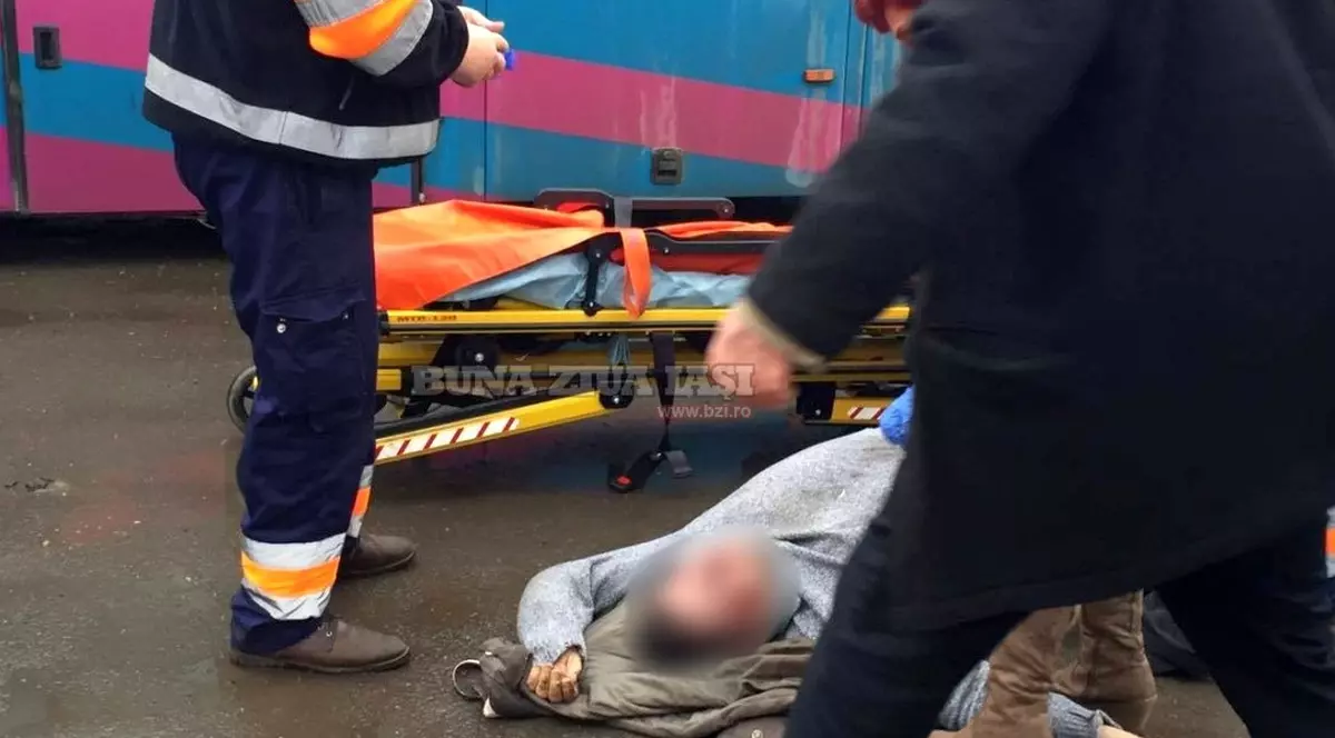 Un ieşean s-a prăbuşit în mijlocul străzii, a refuzat să se urce în Ambulanţă iar peste câteva minute a murit. Care este motivul pentru care nu a vrut ajutorul medicilor