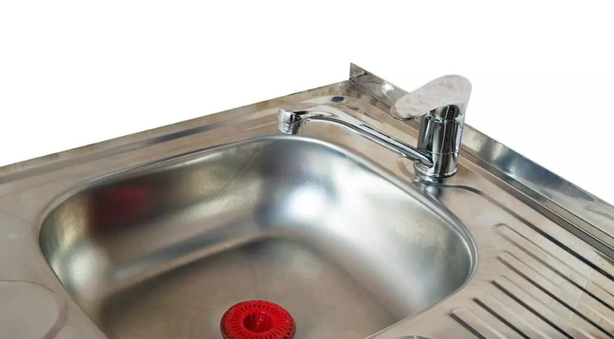 Cum scapi de mirosurile neplăcute de la chiuvetă