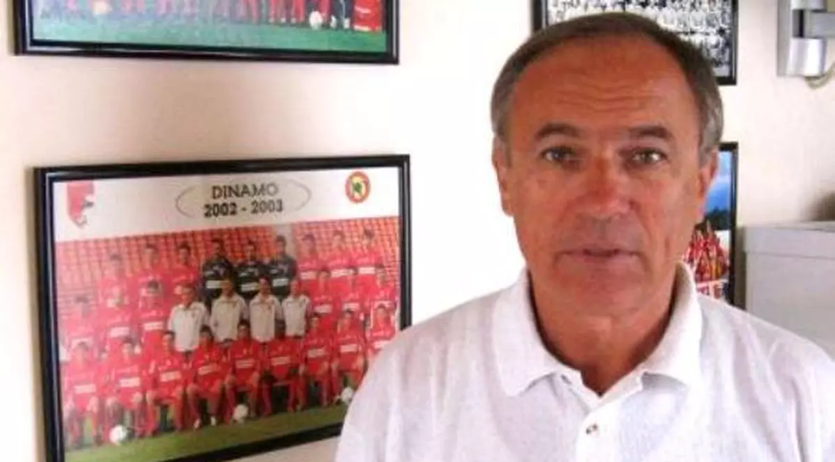 Coordonatorul cărților atribuite condamnaților din ”Dosarul Transferurilor” este Viorel Cojocaru, un fost subaltern de-al lui Cristi Borcea la Dinamo! În 2009, a fost prins de ”Libertatea” că și-a dublat salariul, iar un articol apărut în 2007, în EVZ, îl prezintă ca pe un personaj care conducea un sistem de piloși!