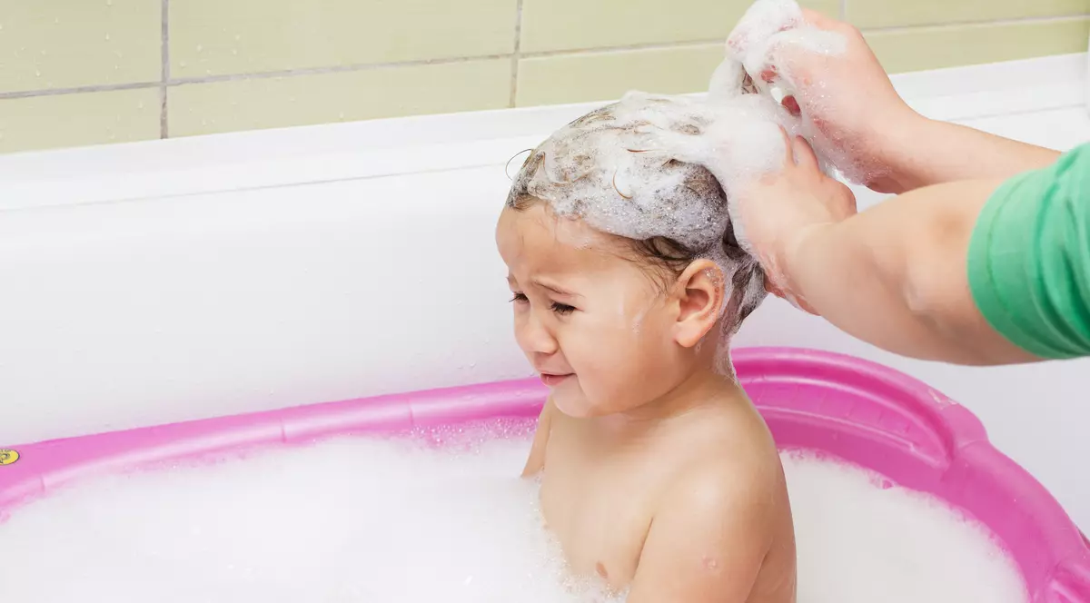 S.O.S.: otrăvuri în şampoanele pentru bebeluşi şi copii!