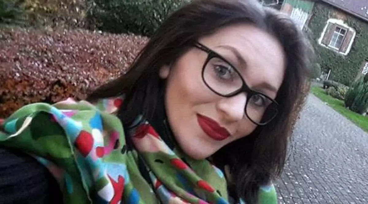 Fosta iubită a lui Guţă s-a măritat. Cum s-a îmbrăcat Dana Roba la cununia civilă