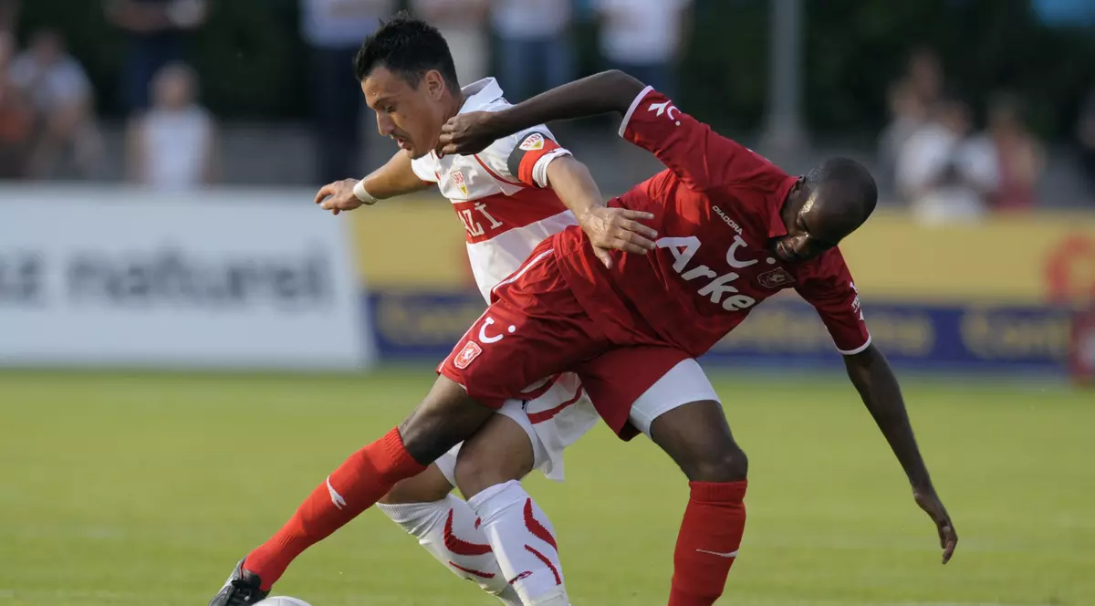 Ultimele detalii despre venirea lui Gebhart la Steaua! Noul ”Bad Boy” al campioanei chiar e băiat rău. De ce a primit 11 luni de închisoare cu suspendare. Ce probleme mai are Gebhart, pe cât va semna și ce bani va lua. Alege mereu numărul 13