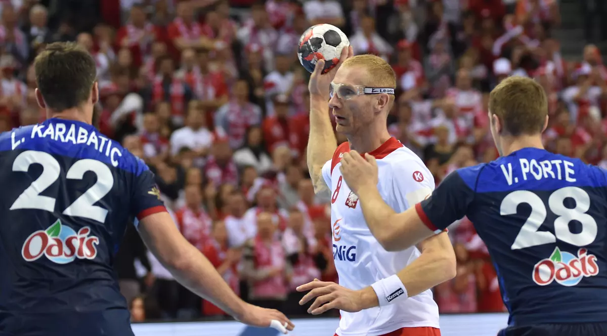 Portarul Szmal și orbul Karol Bielecki au pulverizat Franța, deținătoarea en-titre a tuturor titlurilor majore. În ultimii 20 de ani, ”cocoșii” au două triumfuri olimpice, cinci medalii de aur mondiale și trei trofee supreme la Euro! VIDEO